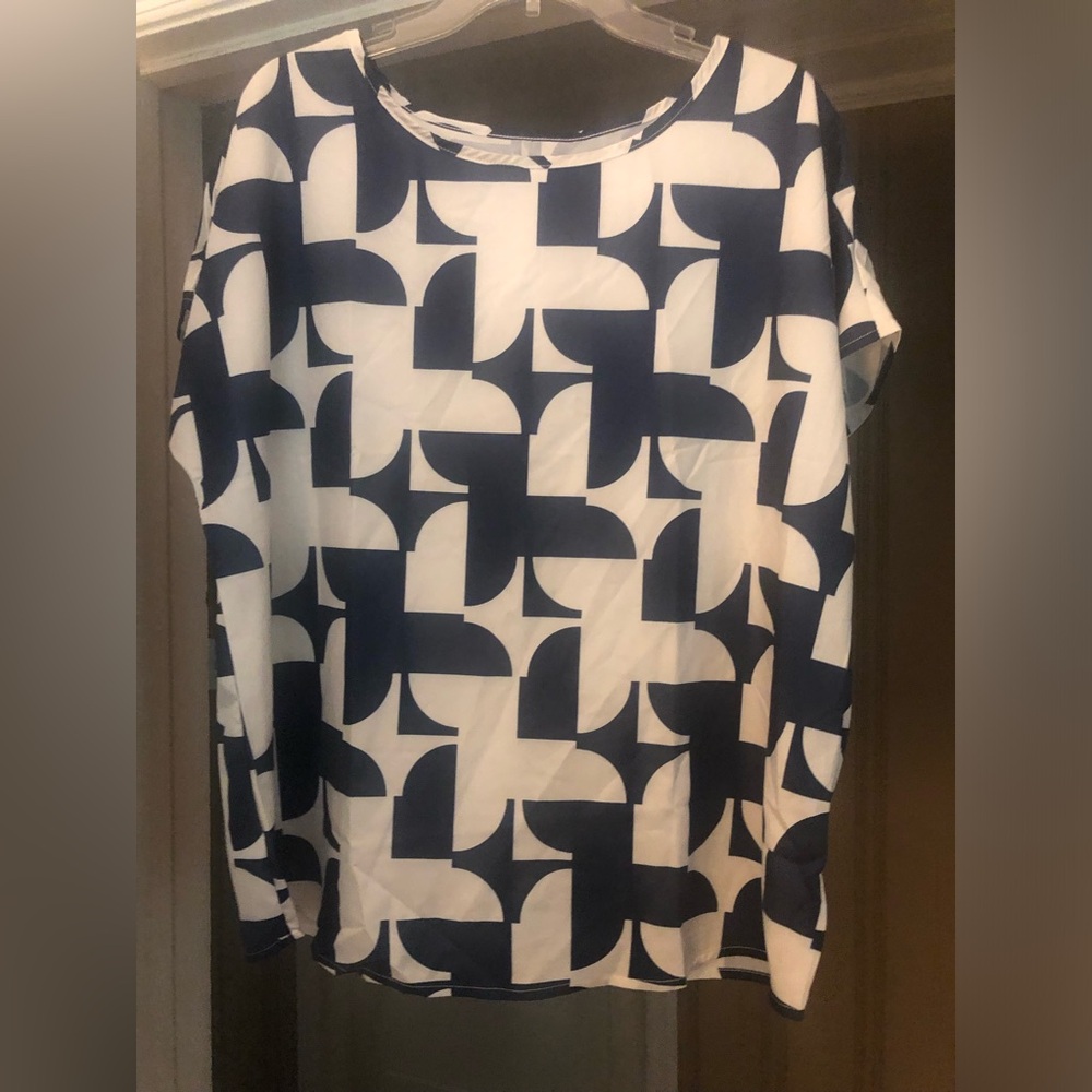 NWOT Emily Rose Navy and White Abstract Blouse